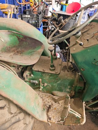 Tractor John Deere +  deposito NO MAREAR GRACIAS