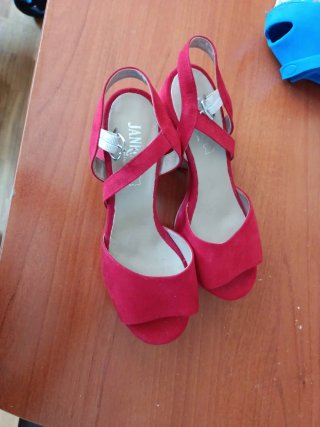 Zapatos rojos de tacón