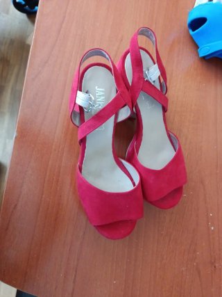 Zapatos rojos de tacón