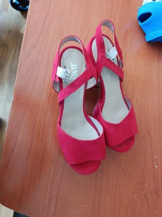 Zapatos rojos de tacón