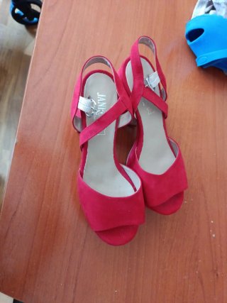 Zapatos rojos de tacón