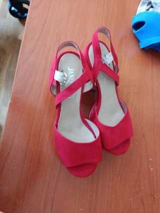 Zapatos rojos de tacón
