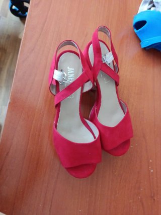 Zapatos rojos de tacón