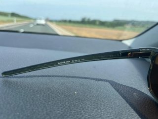 Gafas de sol Oakley negras y marrones