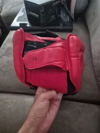 Casco de boxeo rojo