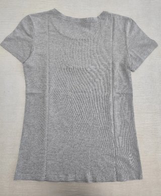 Camiseta con diseño LOVE