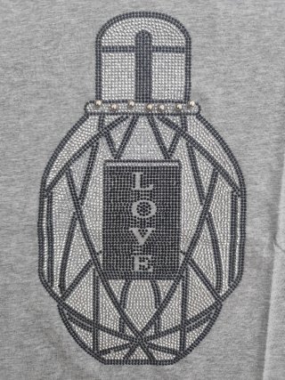 Camiseta con diseño LOVE
