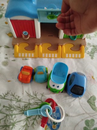 Cochera Imaginarium con coche y llaves