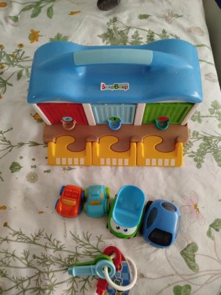 Cochera Imaginarium con coche y llaves