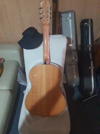 Guitarra Tatai Abeto y Sicomoro