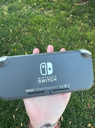 Nintendo Switch Lite nera con Animal Crossing