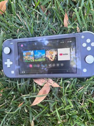 Nintendo Switch Lite nera con Animal Crossing