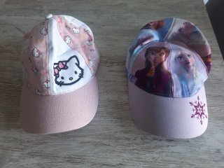 2 Cappelli Bambini Hello Kitty e Frozen