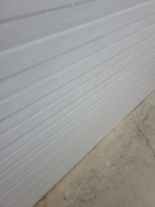 Placa sándwich tejado blanco