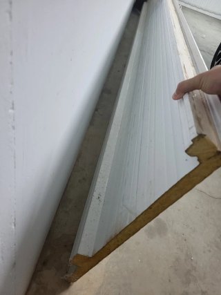 Placa sándwich tejado blanco