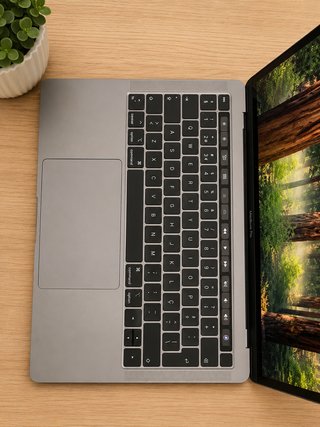 MacBook Pro 13 2020 i5 16GB RAM 256GB