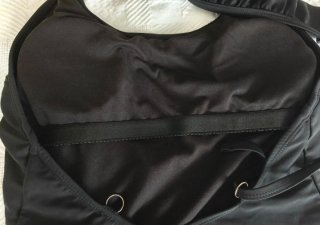 Bañador negro con volantes