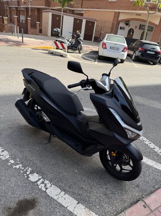 Honda PCX 125 DX 2025 Negra