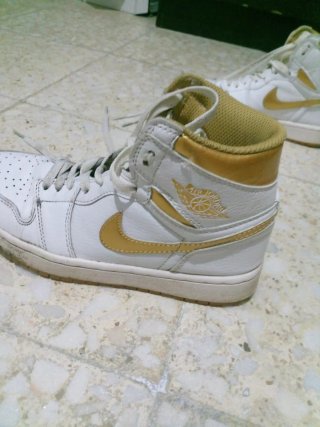 Air Jordan 1 Blancas y Doradas Talla 37