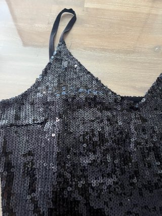 Top negro de lentejuelas y con fleco