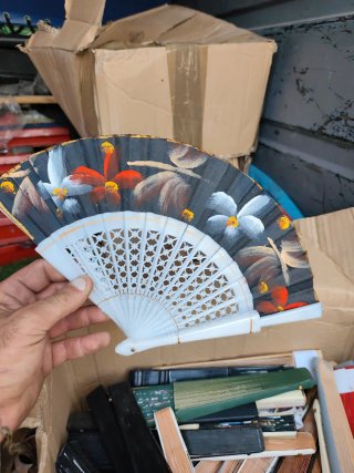 Lote de abanicos plegables tengo 5 cajas.