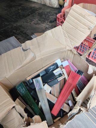 Lote de abanicos plegables tengo 5 cajas.