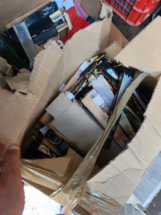 Lote de abanicos plegables tengo 5 cajas.