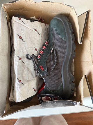 Zapatos de seguridad Rigont grises y verdes