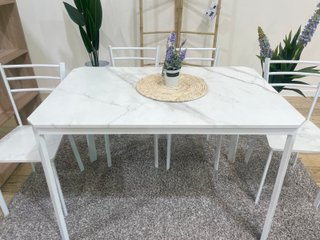 Mesa de marmol de comedor con 4 sillas
