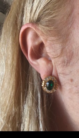 Pendientes vintage chapado oro con esmeralda