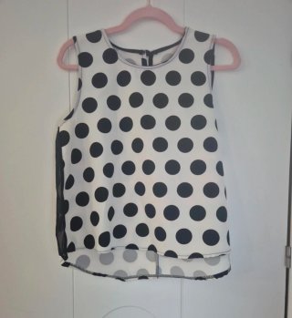 Blusa sin mangas lunares