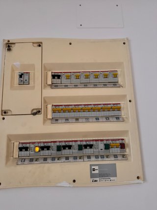 Se necesita electricista para san sebastian.
