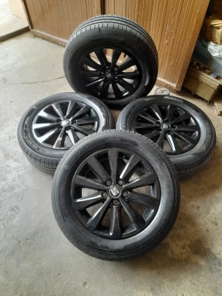 SEAT IBIZA  LLANTA Y NEUMÁTICO  NUEVO 5 TORNILLOS
