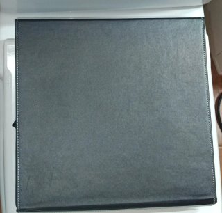 Caja organizadora de relojes beige y negra