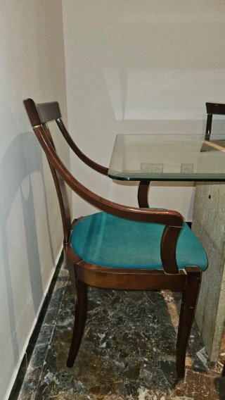 Mesa cristal y 6 sillas madera y piedra