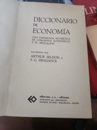 Diccionario  de Economía Autor: Arthur Seldon