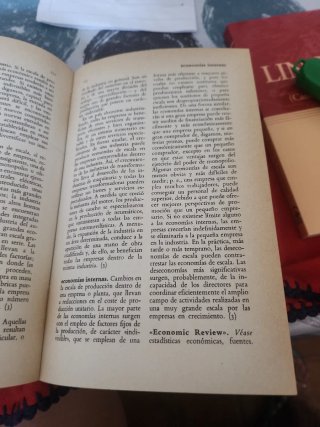 Diccionario  de Economía Autor: Arthur Seldon