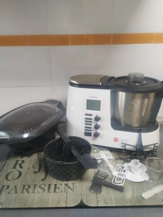Robot Cocina Monsieur Cuisine Plus sin apenas uso.