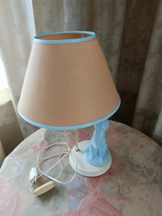 Lámpara de mesa infantil con figura de cerámica