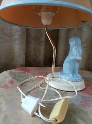 Lámpara de mesa infantil con figura de cerámica
