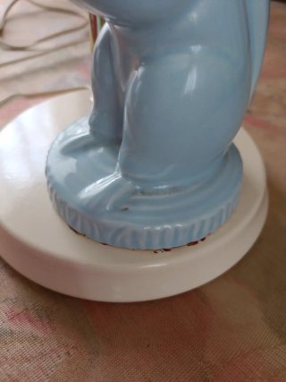 Lámpara de mesa infantil con figura de cerámica