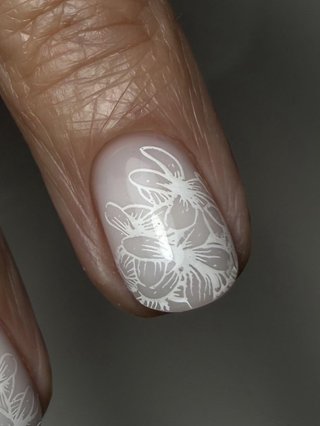 Manicura Rusa y Pedicura con Diseño Floral
