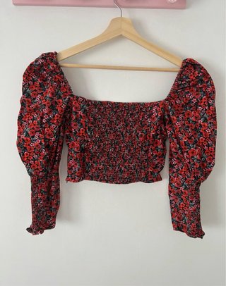 Top floral manga abullonada