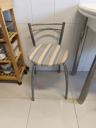 Mesa y sillas de cocina