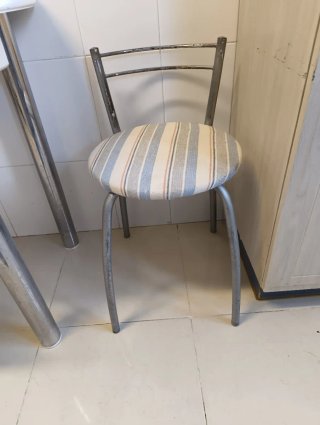 Mesa y sillas de cocina