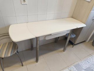 Mesa y sillas de cocina