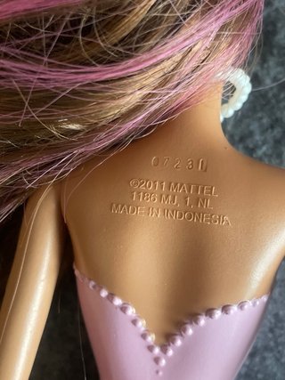 Barbie articulada pelo castaño morena
