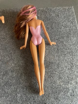 Barbie articulada pelo castaño morena