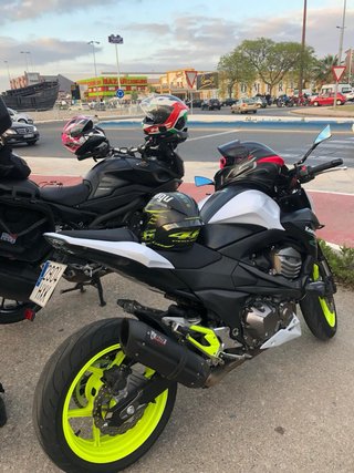 Kawasaki Z800e Negra y Blanca