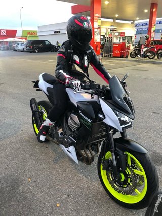 Kawasaki Z800e Negra y Blanca